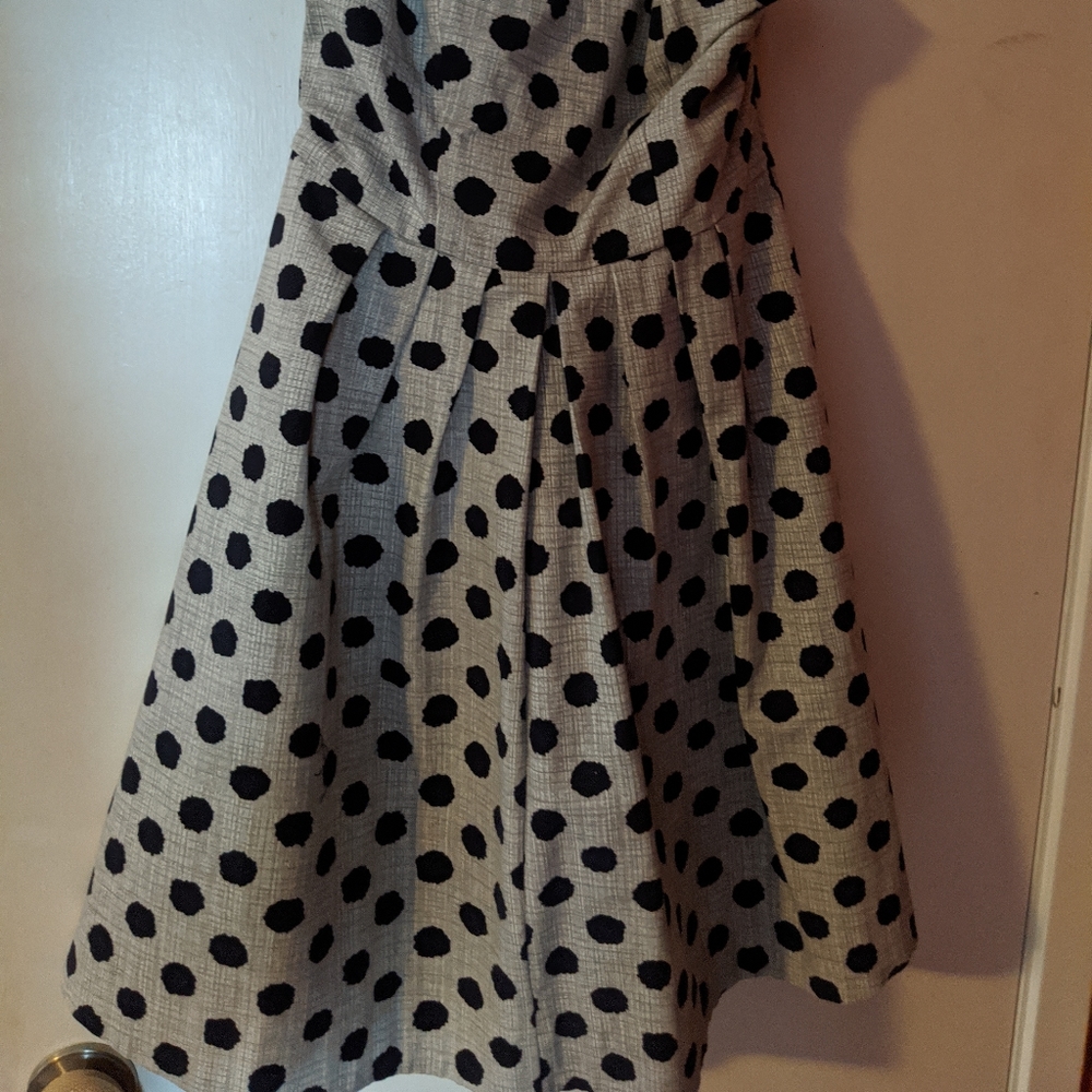 Lovely Spring Dress - Picture 2 of 3